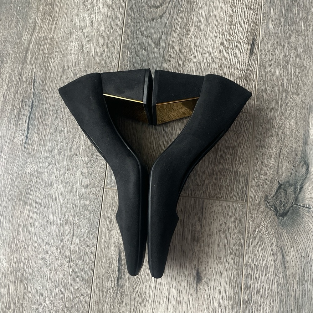 Zara Black Block Heel Shoes with Gold Accent - Picture 8 of 10